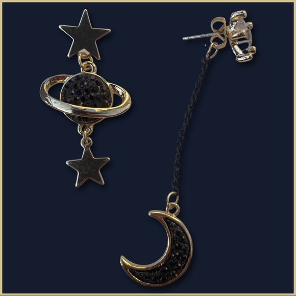 NWOT Asymmetrical Gold-tone Space Earrings - Picture 3 of 7